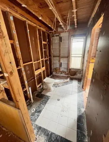 Top Gun Plant Hire provides professional Class A and Class B Asbestos Removal Services across Brisbane and South East Queensland.