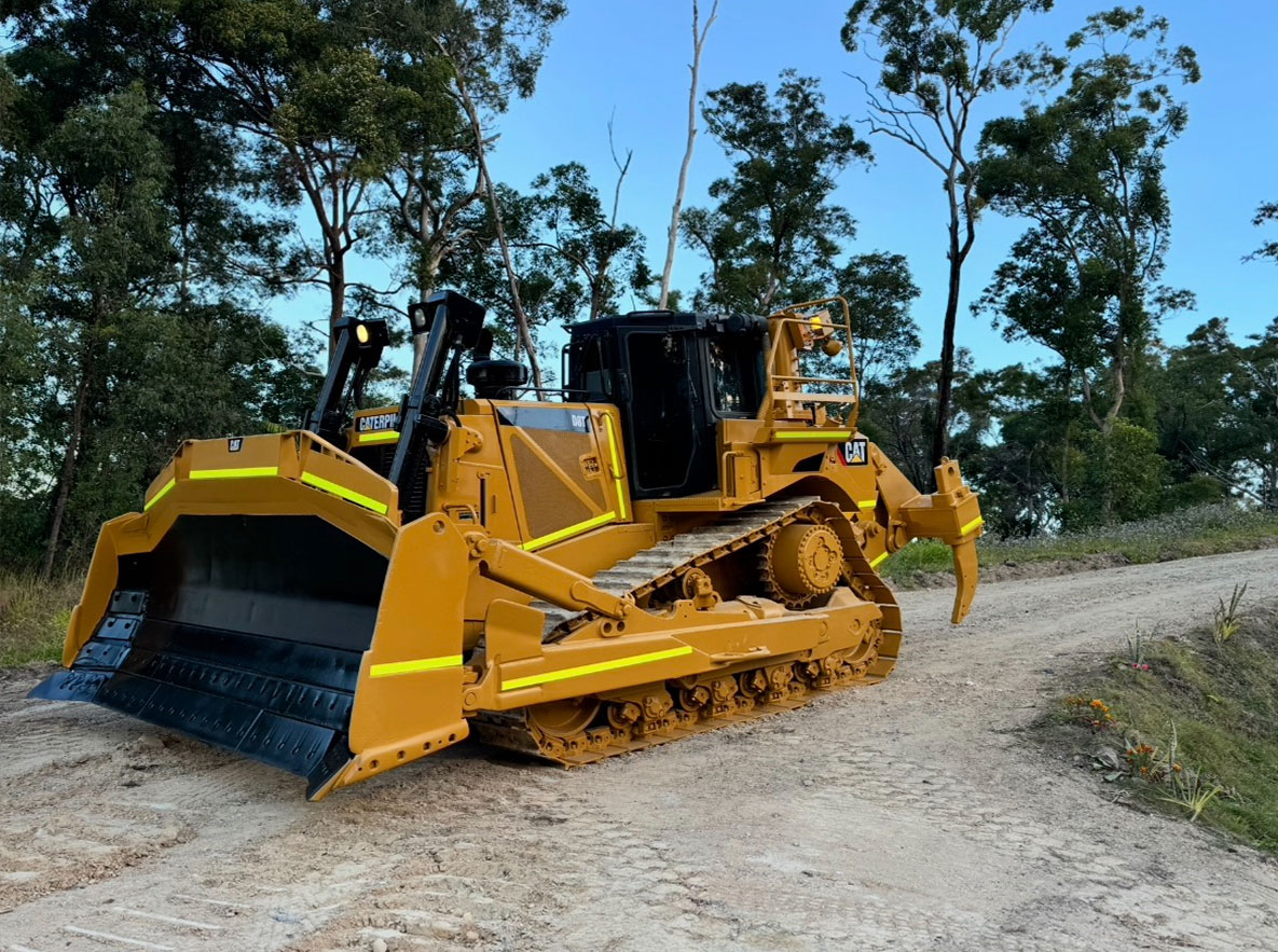 Hire Bull Dozers and Earthmoving Equipment from Top Gun Plant Hire servicing Brisbane, Gold Coast and Sunshine Coast.