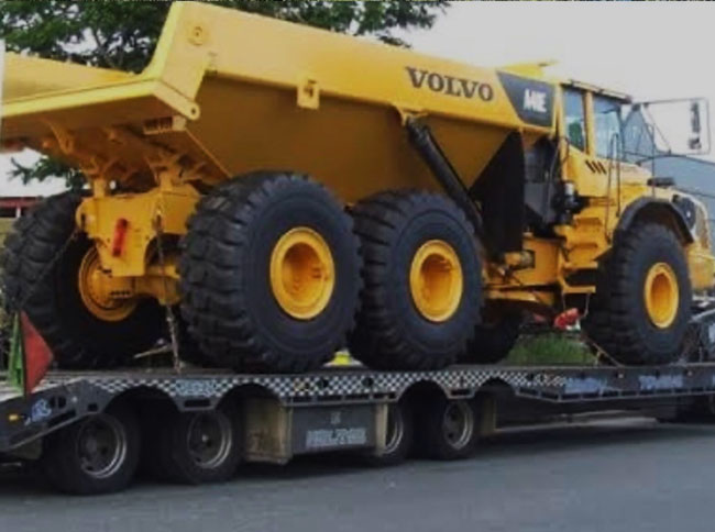 Hire Earthmoving equipment in Brisbane, Gold Coast and Sunshine Coast from Top Gun Plant Hire, Loganholme.